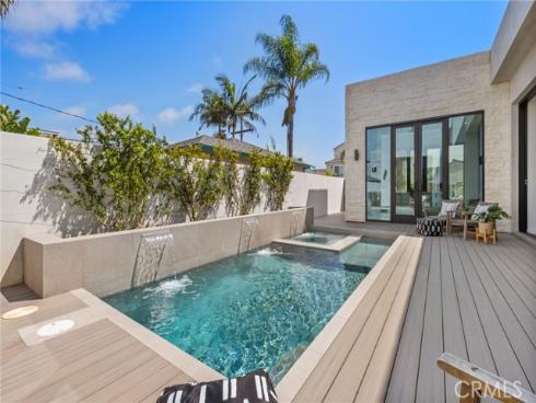 215 Lincoln Avenue, Huntington Beach, CA