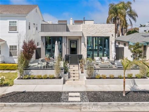 215  Lincoln   Avenue, Huntington Beach, CA