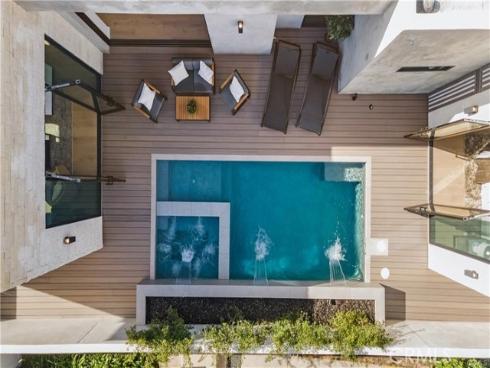 215 Lincoln Avenue, Huntington Beach, CA