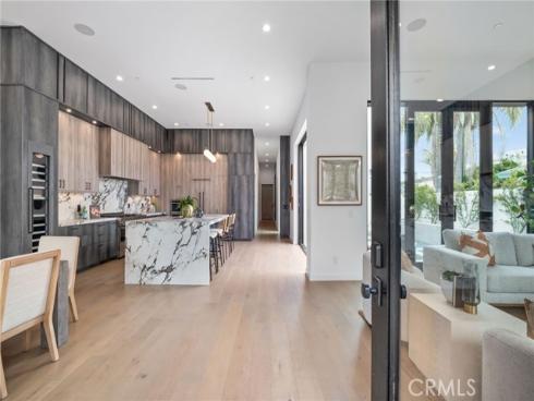 215 Lincoln Avenue, Huntington Beach, CA