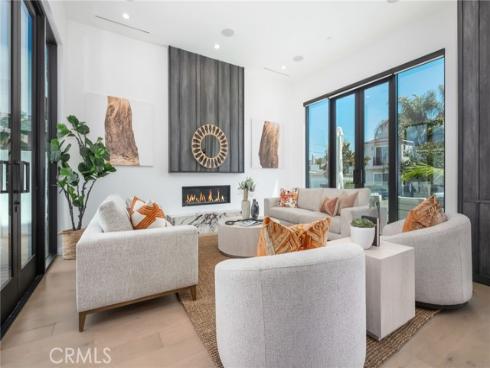 215 Lincoln Avenue, Huntington Beach, CA