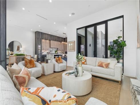 215 Lincoln Avenue, Huntington Beach, CA