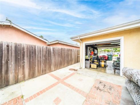 9611 Albacore Dr , Huntington Beach, CA