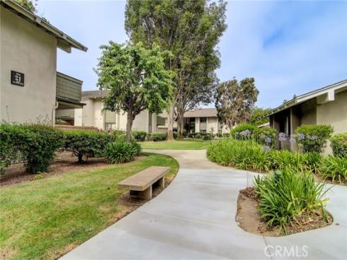 8566  Van Ness  21D  Court, Huntington Beach, CA