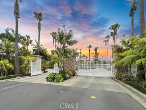 6615 Feather Drive, Huntington Beach, CA