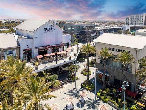 6615 Feather Drive, Huntington Beach, CA