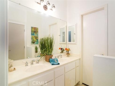 4752 Tiara 103 Drive, Huntington Beach, CA