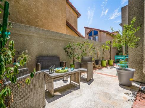 4752 Tiara 103 Drive, Huntington Beach, CA