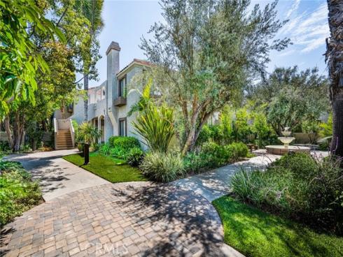 4752 Tiara 103 Drive, Huntington Beach, CA