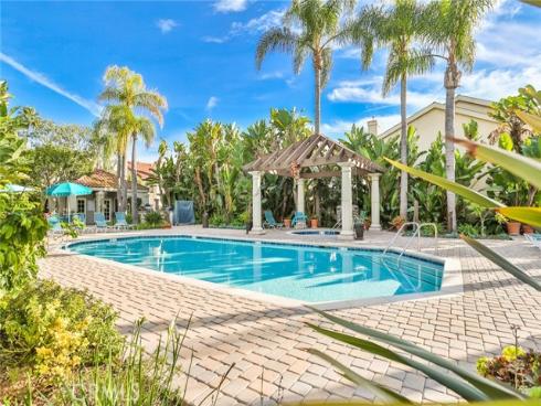 4752 Tiara 103 Drive, Huntington Beach, CA