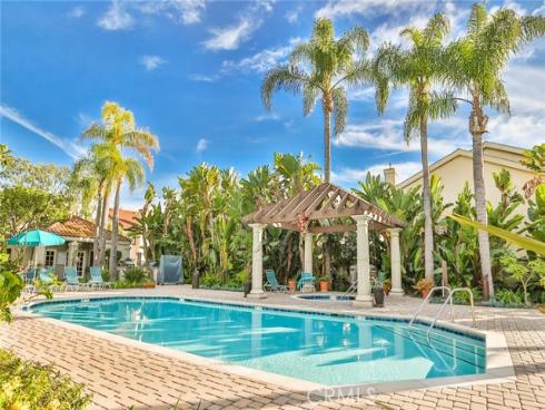 4752 Tiara 103 Drive, Huntington Beach, CA