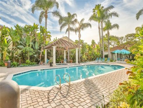 4752 Tiara 103 Drive, Huntington Beach, CA