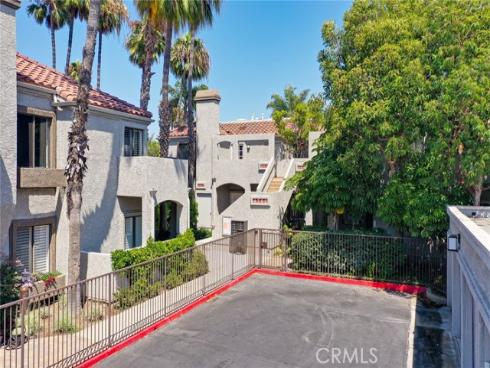 4752 Tiara 103 Drive, Huntington Beach, CA