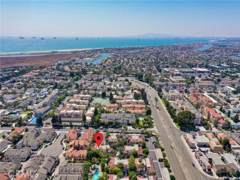 4752 Tiara 103 Drive, Huntington Beach, CA
