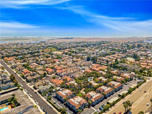 4752 Tiara 103 Drive, Huntington Beach, CA