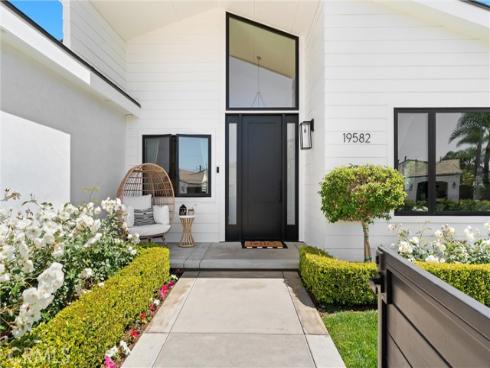 19582 Summer Breeze Lane, Huntington Beach, CA