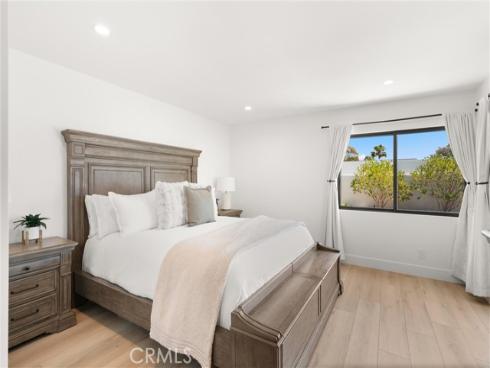 19582 Summer Breeze Lane, Huntington Beach, CA