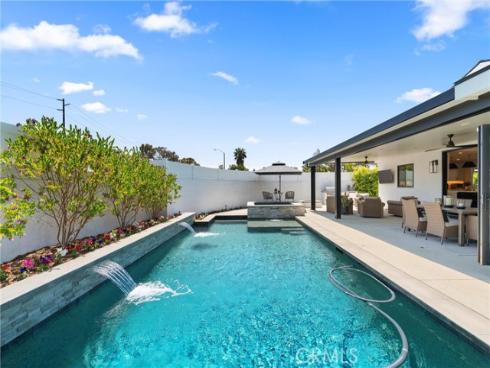 19582 Summer Breeze Lane, Huntington Beach, CA