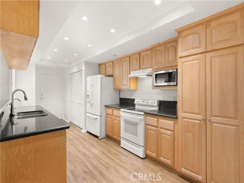 19116 Queensport B Lane, Huntington Beach, CA