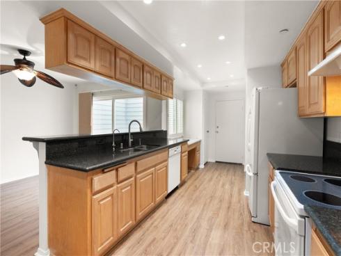 19116 Queensport B Lane, Huntington Beach, CA