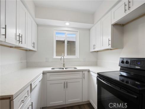 9867 Cornwall Drive, Huntington Beach, CA