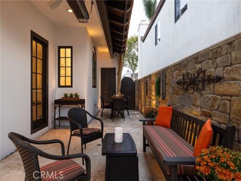 427 10th Street, Huntington Beach, CA