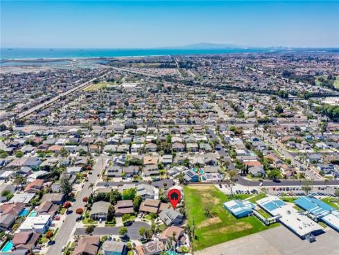 17301 Elsinore Circle, Huntington Beach, CA