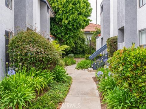 215 Wichita 106 Avenue, Huntington Beach, CA