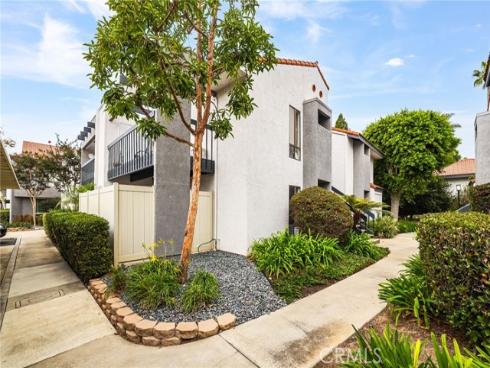 215 Wichita 501 Avenue, Huntington Beach, CA