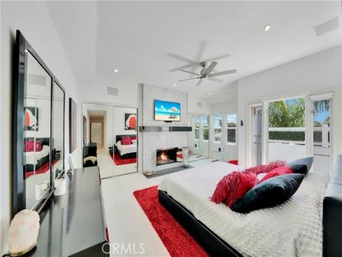 302 Huntington Street, Huntington Beach, CA