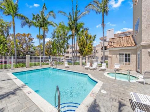 4591 Warner 105 Avenue, Huntington Beach, CA