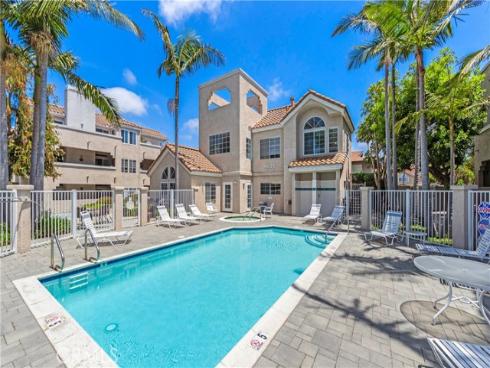 4591 Warner 105 Avenue, Huntington Beach, CA