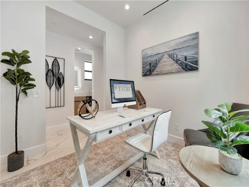 518 8th Street , Huntington Beach, CA