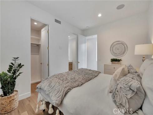 518 8th Street , Huntington Beach, CA