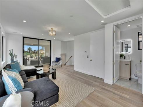518 8th Street , Huntington Beach, CA