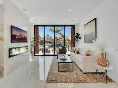 518 8th Street , Huntington Beach, CA