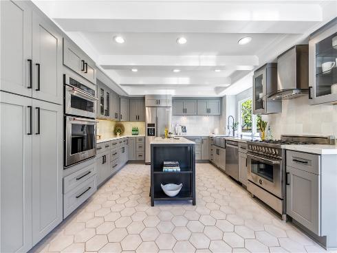 19365 Woodlands Drive, Huntington Beach, CA