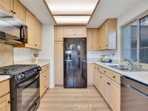 8866 Tulare 301C Drive, Huntington Beach, CA