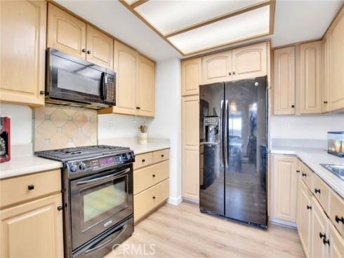 8866 Tulare 301C Drive, Huntington Beach, CA