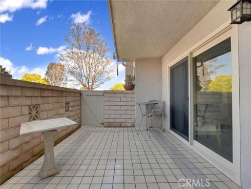 8866 Tulare 301C Drive, Huntington Beach, CA