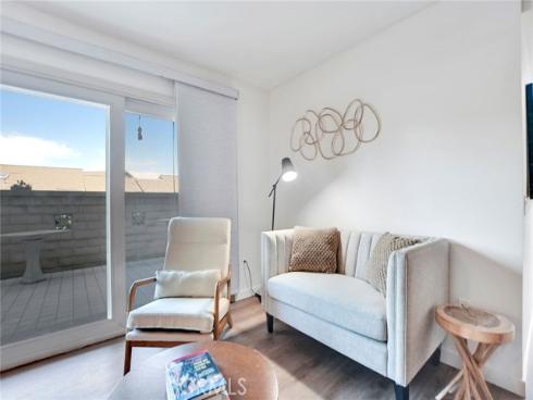 8866 Tulare 301C Drive, Huntington Beach, CA