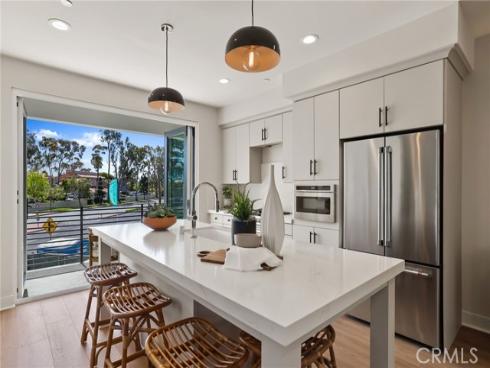 19071  Main  105  Street, Huntington Beach, CA