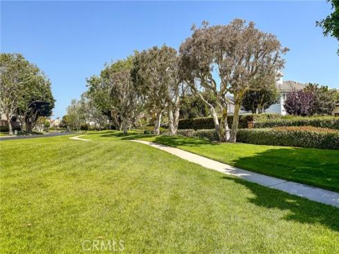 6052 Shadowbrook Circle, Huntington Beach, CA