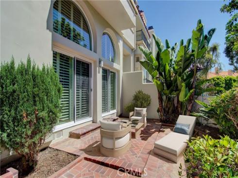 6052 Shadowbrook Circle, Huntington Beach, CA
