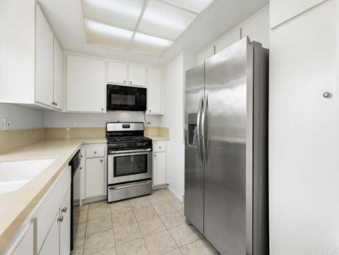 8933 Yolo 1308-A Circle, Huntington Beach, CA