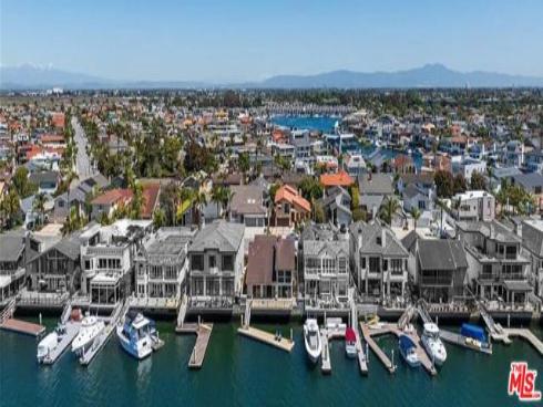 16661 Carousel Lane, Huntington Beach, CA