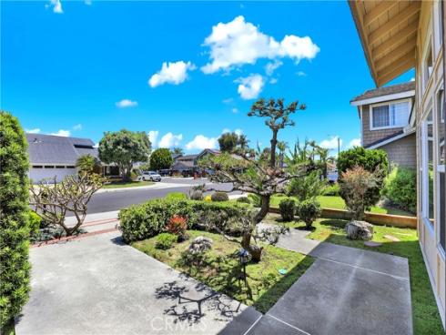 8452 Deepview Drive, Huntington Beach, CA