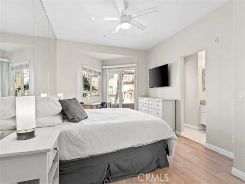 2000 Pacific Coast 102 , Huntington Beach, CA