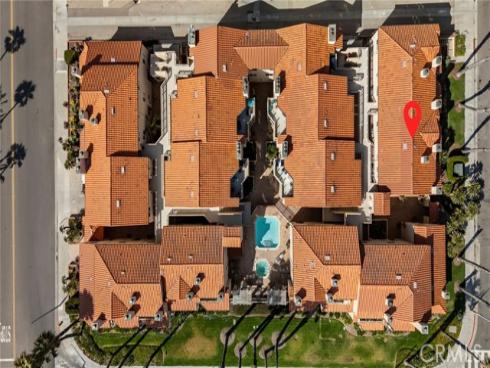 2000 Pacific Coast 102 , Huntington Beach, CA