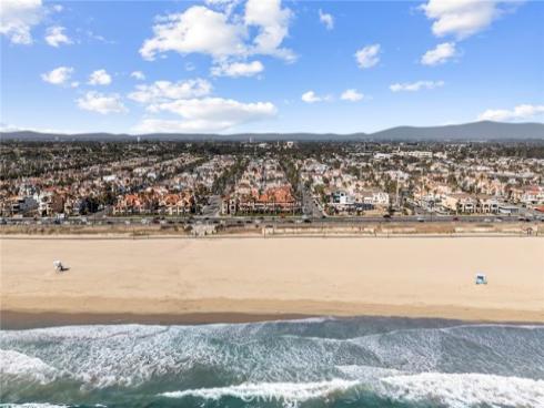 2000 Pacific Coast 102 , Huntington Beach, CA